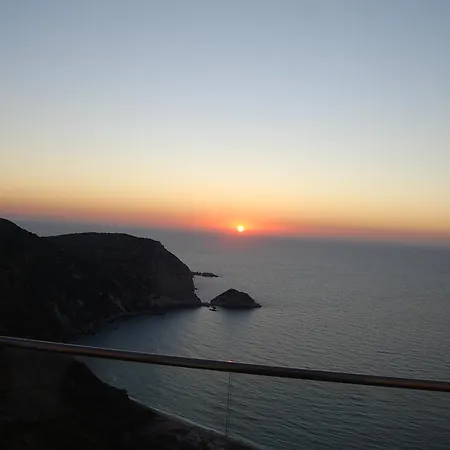 Elli's Luxury Houses Petani Beach Apartment